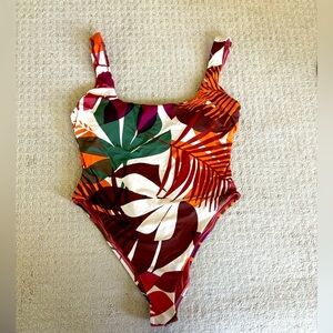 NWOT Vitamin A One Piece Palms Print Swimsuit Size XXL
